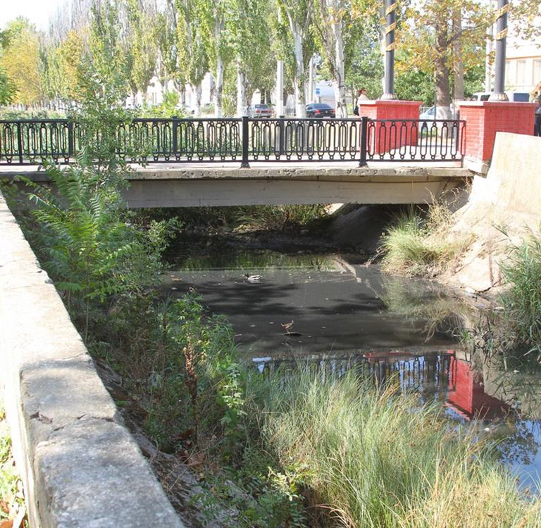 In Kerch, Sewage Is Discharged into the Melek-Chesme River. The Authority Is Silent