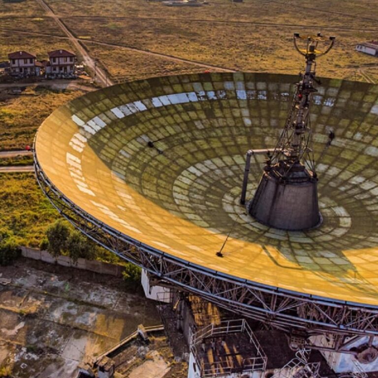 Евпаторийцы поделились фотозаброшенного с 2014 годарадиотелескопа