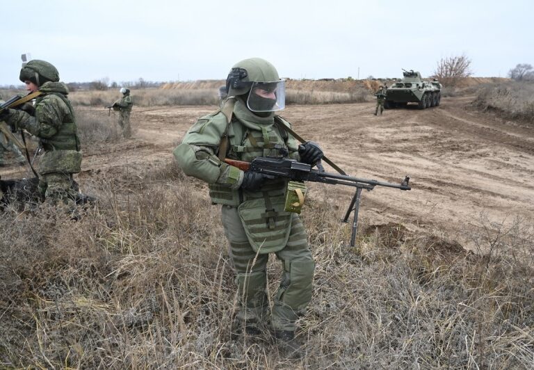Оккупанты в Крыму провелиочередные незаконные военные учения