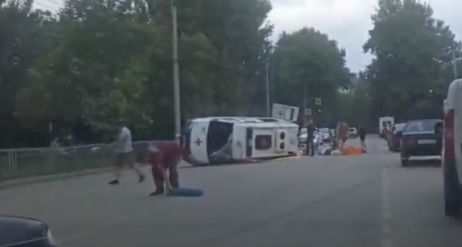 В Керчи произошло ДТП с участием автомобиля скорой помощи
