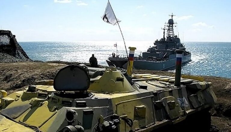 В Крыму оккупанты тренируют морскойдесант к высадке на берег