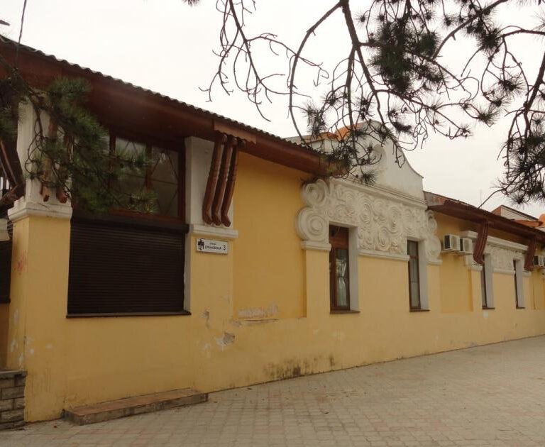 Crimea Collaborators Offload Historic Sanatorium Buildings in Yevpatoria to “Right Hands”